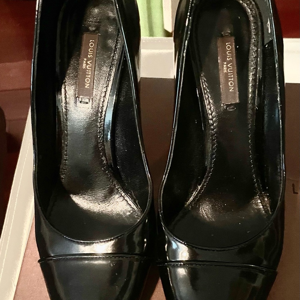 Louis Vuitton Black Patent Leather Heels w/chain detail